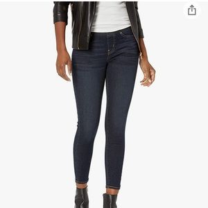 Levi Strauss Gold Totally Shaping Pull On Skinny Jeans Size 2